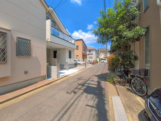 練馬区上石神井南町 限定1棟の前面道路含む現地写真|前面道路南東側約4.0公道に面する限定1棟