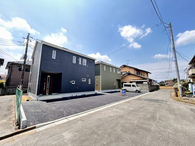【Cradle garden】宇都宮市宮の内 第4 全2棟の前面道路含む現地写真|〇分譲地〇
JR雀宮駅まで車で約４分♪徒歩18分の便利な立地。コンビニ、ドラックストア、郵便局も徒歩圏内♪交通量が少ないので、路上駐車に悩まされることも少なく、ゆったり暮らせます
※2026年7月撮影