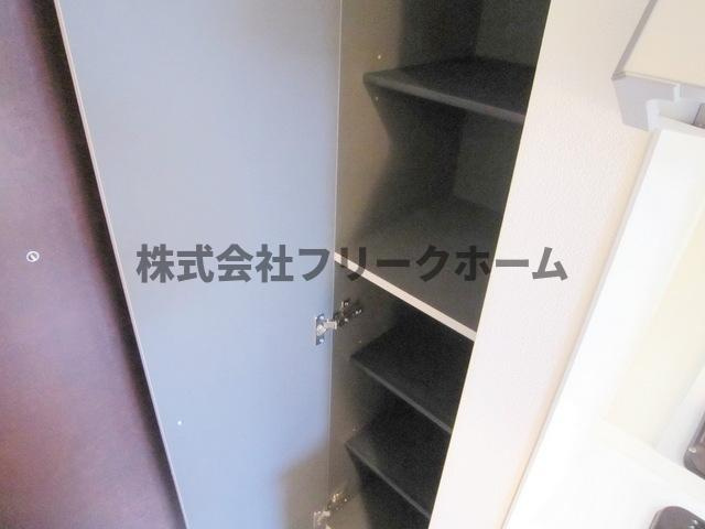 小金井市梶野町２丁目のアパートの玄関