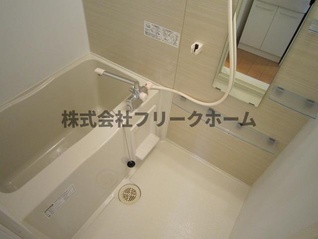 小金井市梶野町２丁目のアパートの浴室