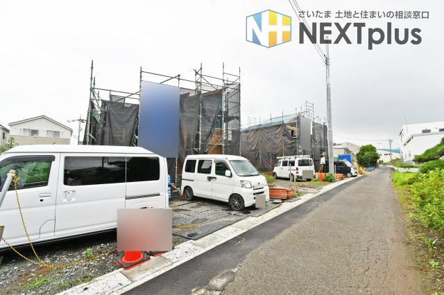 上尾市領家３期　全２棟　２号棟の前面道路含む現地写真