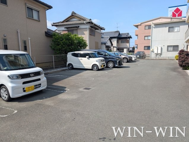 ヴィブレ柱の駐車場