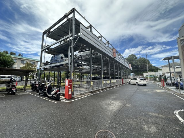 ザ・ピースプレイス横浜の駐車場|駐車しやすそうなスペースが十分確保されています。