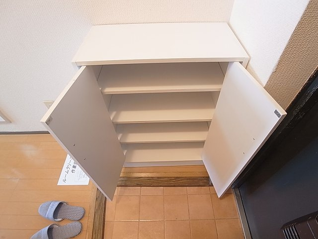 パルメゾン北町の玄関|玄関には靴箱付きです