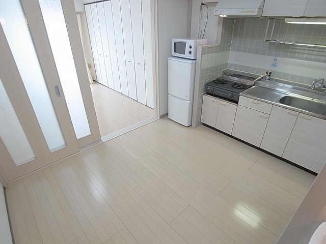 パルメゾン北町の居間・リビング|寝室と分けれる使い勝手良いダイニング