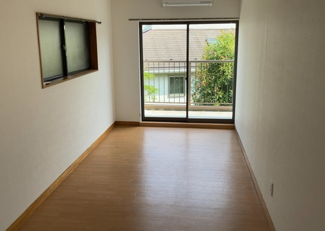 【寝室】 | 寝室でゆっくりと過ごすためにはベッド周りの適度な空間を担保することや窓の位置、照明の明るさ、寝室の広さなどを考える必要があります。自身や家族の構成とライフスタイルに併せて寝室にする部屋を選びましょう！
