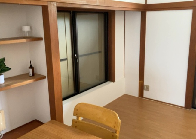 【ダイニング】 | ダイニングは、食事や家族の団らんスペースとしてだけではなく、ほかの用途としても使用することができます。ダイニングテーブルを置き、食事のためのスペースを作ることでリビングとの差別化を図ることができます。