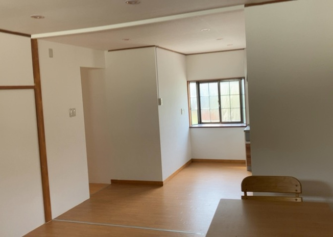 【ダイニング】 | ダイニングにはダイニングテーブルセットなどを置くことが多く、間取りにおいて「D」と略記されますが、食事を作るときの作業場として使用したり、朝食を食べたりするときだけに使われるケースも少なくありません。