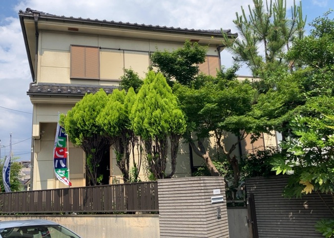【構造・工法・仕様】 | 木造住宅とは土台、壁、柱など建築物の強度を支える構造体の材に木が使用されている構造を指します。構造体は建物の自重を支えるだけではなく風圧や水圧、積裁荷重などあらゆる衝撃に耐えるための基礎です。