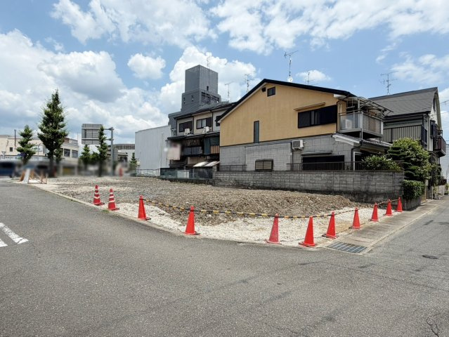 上桂三ノ宮町|『南西角地！』
南西角地で明るく開放感のある暮らしに！２方向の道路に面した角地ならではの開放感と、南西向きの日当たりの良さを兼備えております。（R8.6撮影）