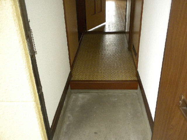 ハイツ菅原の玄関