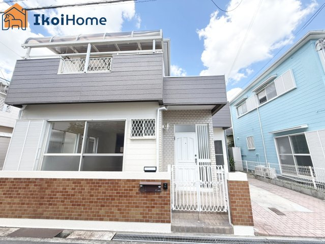 明石市魚住町清水　中古戸建の玄関|物件・当店の最寄駅まで無料送迎！最短10分で指定場所へお迎えに向かいます！まずはお問い合わせください
