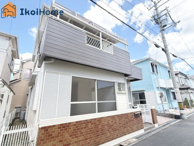 明石市魚住町清水　中古戸建のエントランス|●年中無休：当日予約可●明石西ICまで車で約2分！お車での通勤やお出かけにも便利な立地♪
