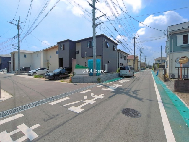 取手市井野第1期　1号棟　新築戸建の前面道路含む現地写真
