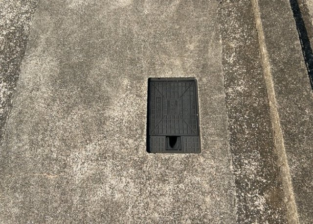【設備】 | 敷地内に散水栓や立水栓があると便利です。水道水を直接利用できるため、水を運ぶ手間を省くことが出来ます。大量の水を必要とする洗車作業や清掃などに役立ちます。その他設備とあわせて、現地でご確認ください。