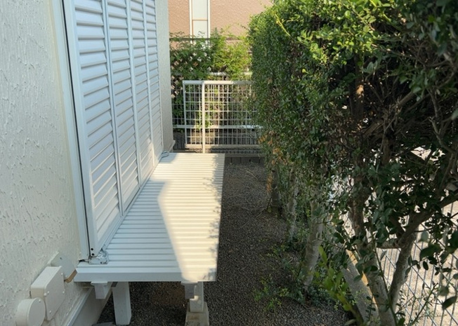 【庭】 | 庭のある家に住むことのメリットとして、子どもたちの遊び場を確保できること、ガーデニングや家庭菜園を楽しめること、明るさを確保できることがあります。また、配置を工夫することでプライバシーが確保できます。