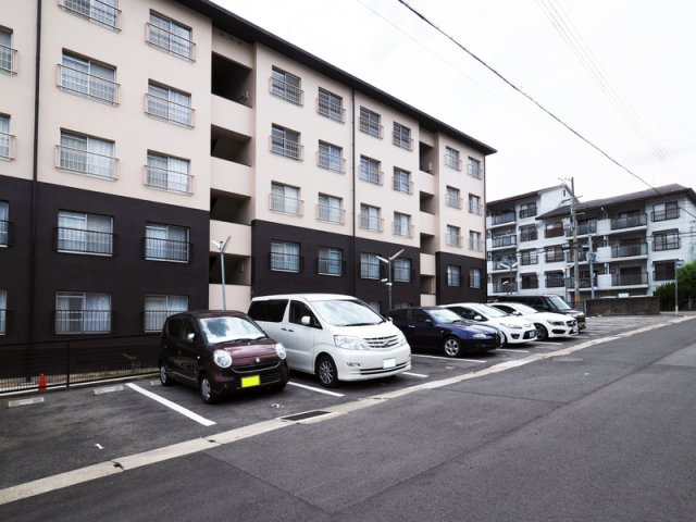 サンモール福田の駐車場