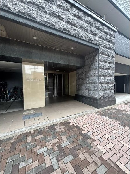 プレサンスロジェ高岳駅前