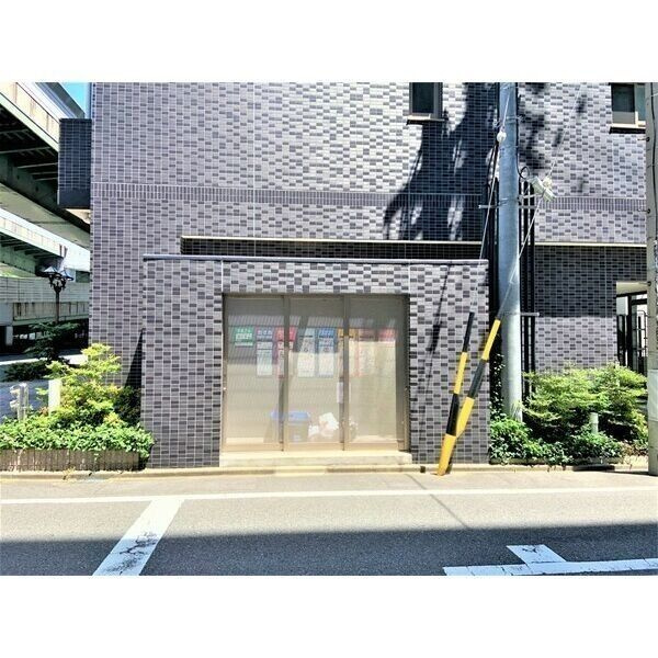 プレサンスロジェ高岳駅前の外観
