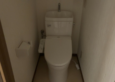 【トイレ】 | ヴィラ星が丘 | トイレは大きさや形、機能、抗菌性などが異なる多種多彩なタイプが各メーカーから出ています。それぞれに良さがあるため、事前にどういったタイプのトイレがいいのかをご家庭内で決めて、内見に行くといいでしょう。
