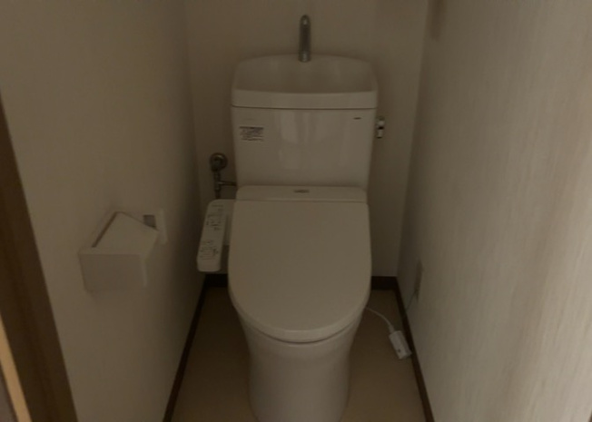 【トイレ】 | ヴィラ星が丘 | トイレは大きさや形、機能、抗菌性などが異なる多種多彩なタイプが各メーカーから出ています。それぞれに良さがあるため、事前にどういったタイプのトイレがいいのかをご家庭内で決めて、内見に行くといいでしょう。