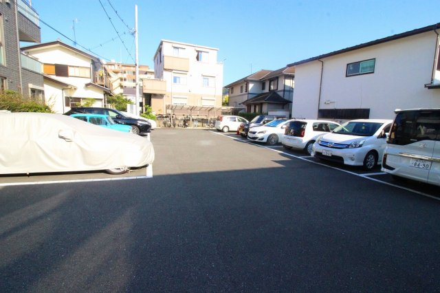 レユシール大船の駐車場