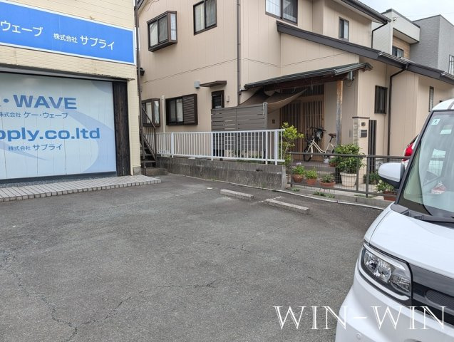 ウイングコート 西岩田タウンの駐車場