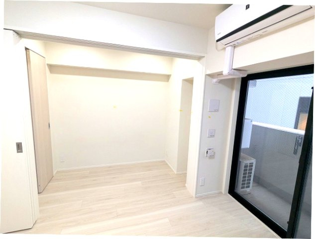 Urbanex千代田淡路町の設備|ダイニングに床暖房・エアコン・照明付、洋室にクローゼット付きです