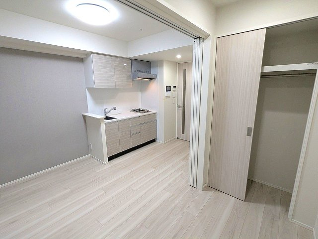 Urbanex千代田淡路町の設備|洋室にクローゼット付き、ダイニングに床暖房・エアコン・照明付ですに床暖房・エアコン・照明付です