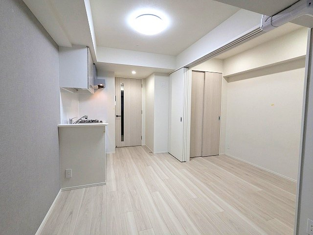 Urbanex千代田淡路町の居間・リビング|ダイニングに床暖房・エアコン・照明付、洋室にクローゼット付きです