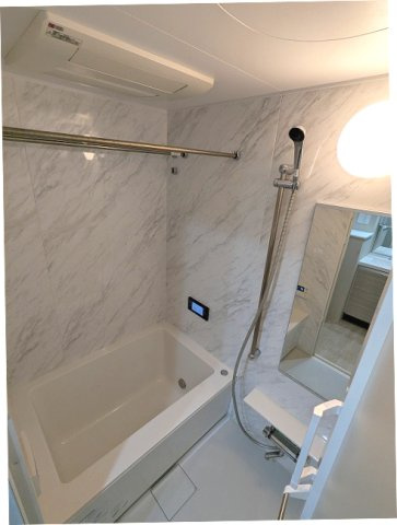 Urbanex千代田淡路町の浴室|追焚オートバス、浴室換気乾燥機、物干しバーが2本で沢山干せます、浴室TV