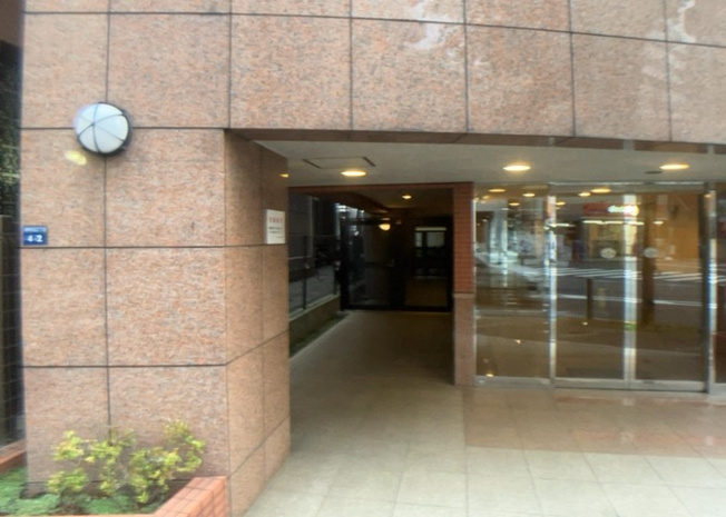 【構造・工法・仕様】 | ヴェルヒルズ町田 | ＳＲＣ造は強度や耐震性の面でもRC造と比べて優れています。そのため、10階建以上の高層または超高層マンションなどの建築にも多く採用されています。柱や梁などのサイズが小さくても高い耐震性を確保できます。