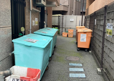 【設備】 | 藤和シティホームズ西八王子 | 共有部分は、住民なら誰もが使える設備のこと。例えば駐車場やエレベーター、インターネット設備、セキュリティ設備などがあります。他にも、マンションの廊下・外部階段やエントランス・ゴミ置き場などがあります。