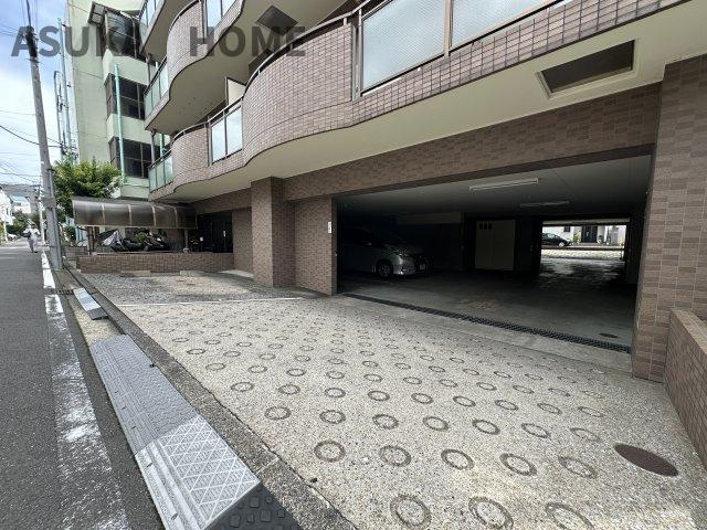 ライトウェーブ蒔田の駐車場|駐車場の空き状況については、その都度、確認いたしますのでお気軽にお聞きください。