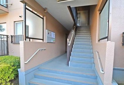 【中古マンション】チサンマンション若葉のエントランス|綺麗に保たれたエントランス