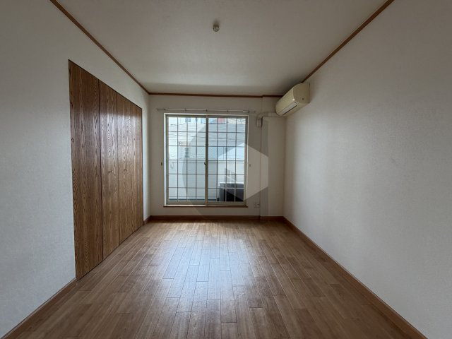 アイリスセカンドの洋室