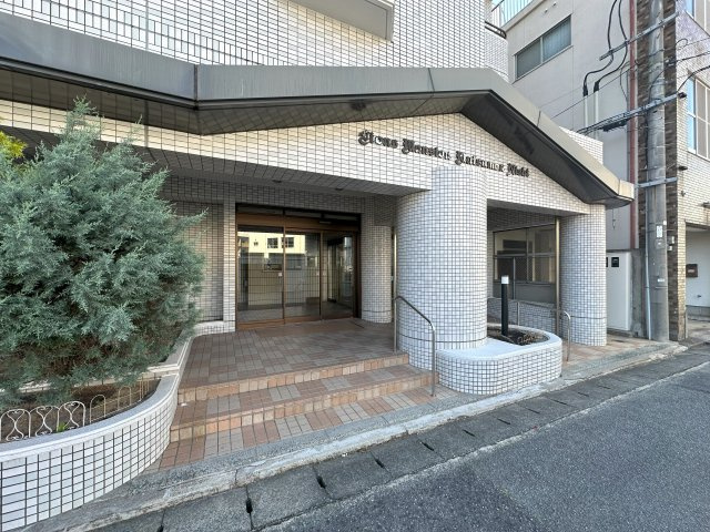 ライオンズマンション六ッ門西のエントランス