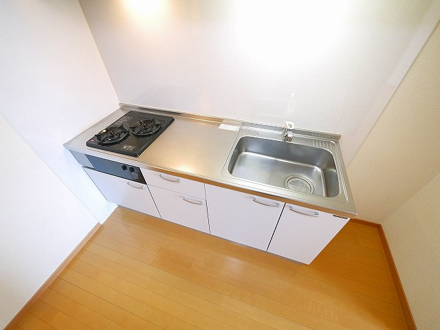 アムール野村Ⅲのキッチン|2口コンロのシステムキッチンです