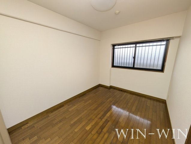 オアシス鷹丘の洋室
