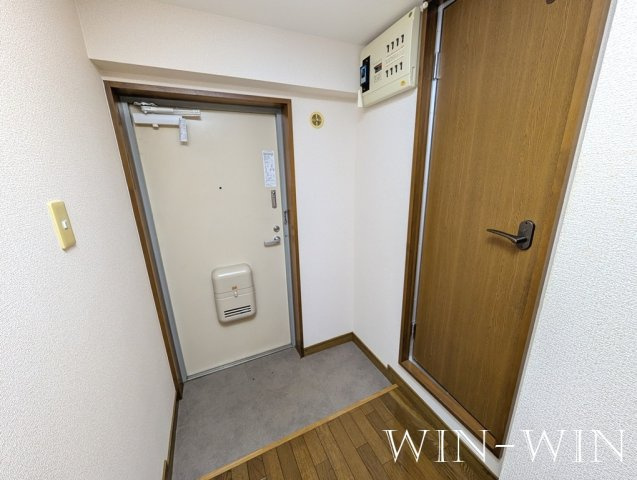 オアシス鷹丘の玄関