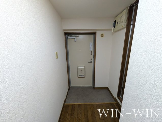 オアシス鷹丘の玄関