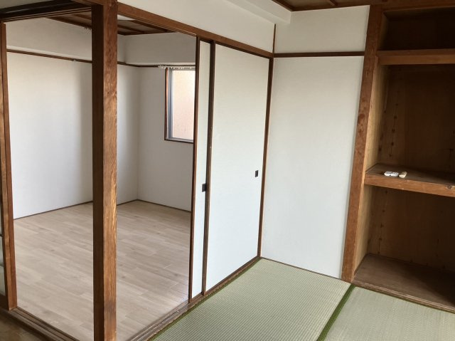 コーポ瀬戸内の洋室