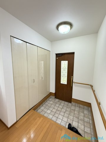 二宮町緑が丘3丁目　中古戸建の玄関