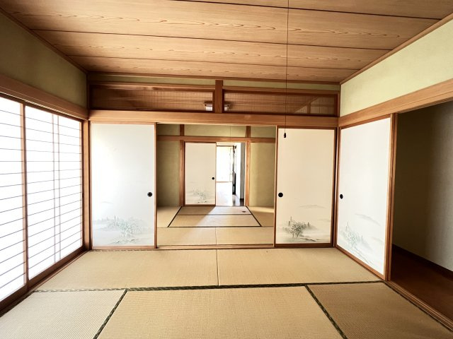 米子市旗ヶ崎８丁目　中古住宅の和室|１階和室続き間