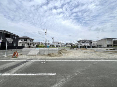 【外観】 | 磐田市川袋 4期 新築一戸建て 3号棟 | 現在建築中の外観画像です。ご内覧は同じメーカーの完成物件へご案内いたしますので、いつでもご相談ください！