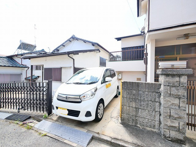 谷村貸家の駐車場