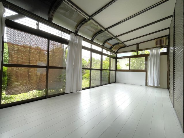 下ヶ傍示　中古戸建の内装|サンルーム