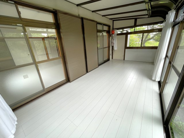 下ヶ傍示　中古戸建の内装|サンルーム