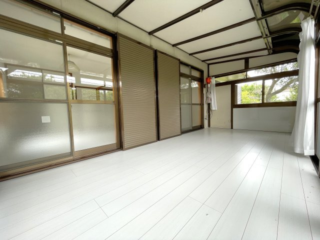 下ヶ傍示　中古戸建の内装|サンルーム
