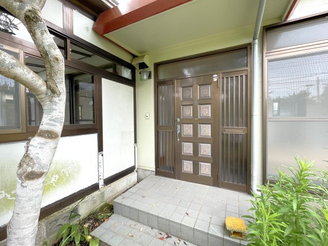 下ヶ傍示　中古戸建の玄関